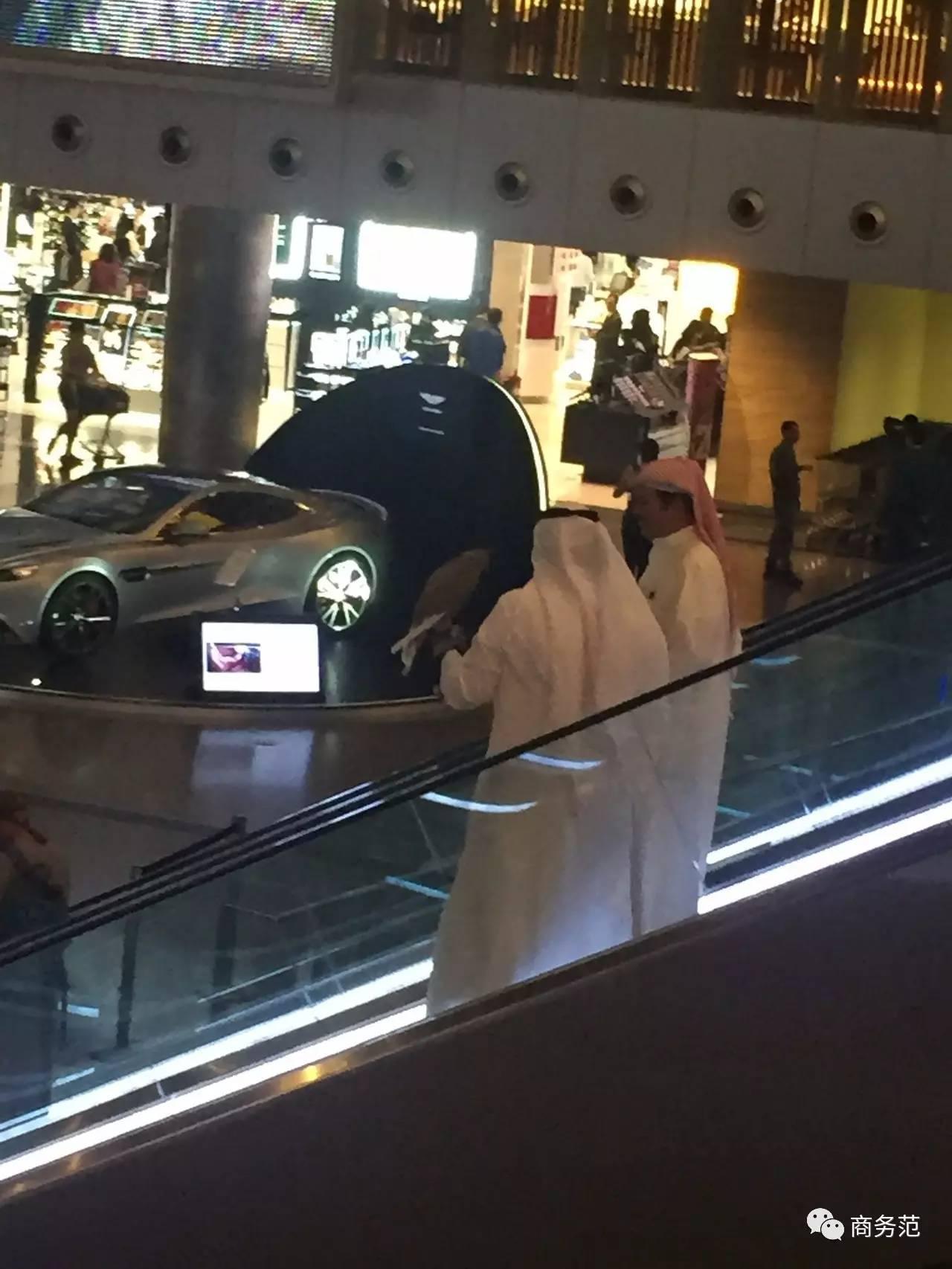 这个免税店大牌彩妆65折，手表买一送一，我可能逛了假机场