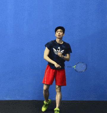 羽毛球高远球发力怎么变得轻松,羽毛球如何正确发力打高远球