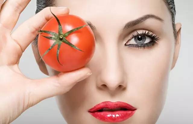 警惕脸上的这些小疙瘩！