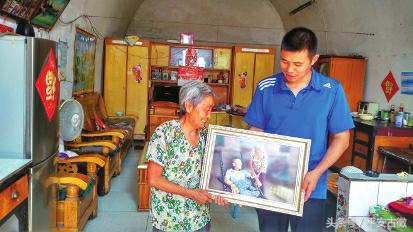 民警暖心感动视频,民警暖心瞬间感动视频