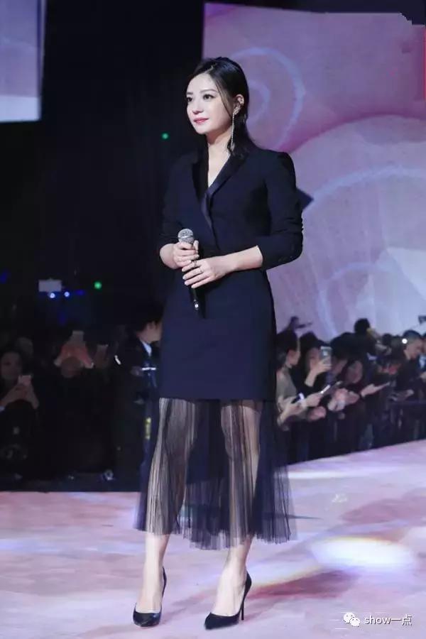 赵薇穿搭夏装,女人学赵薇穿衣搭配