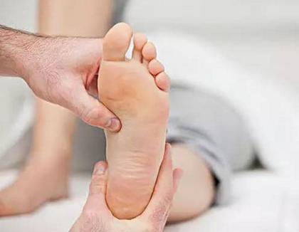 孕期脚肿得像个球一样,孕妇脚肿手肿该怎么缓解呀