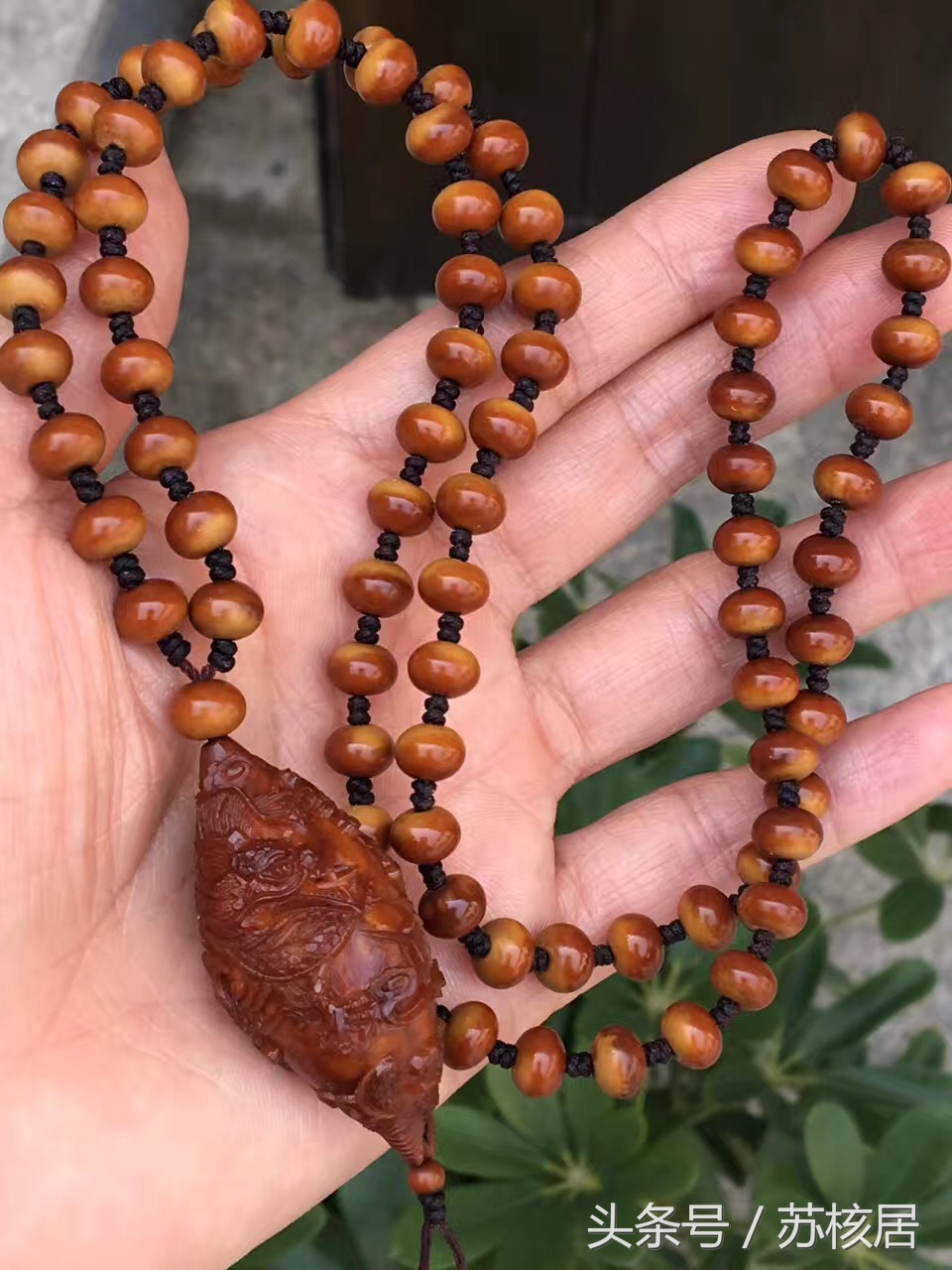 橄榄核铁盒包浆效果,橄榄核财神手串包浆