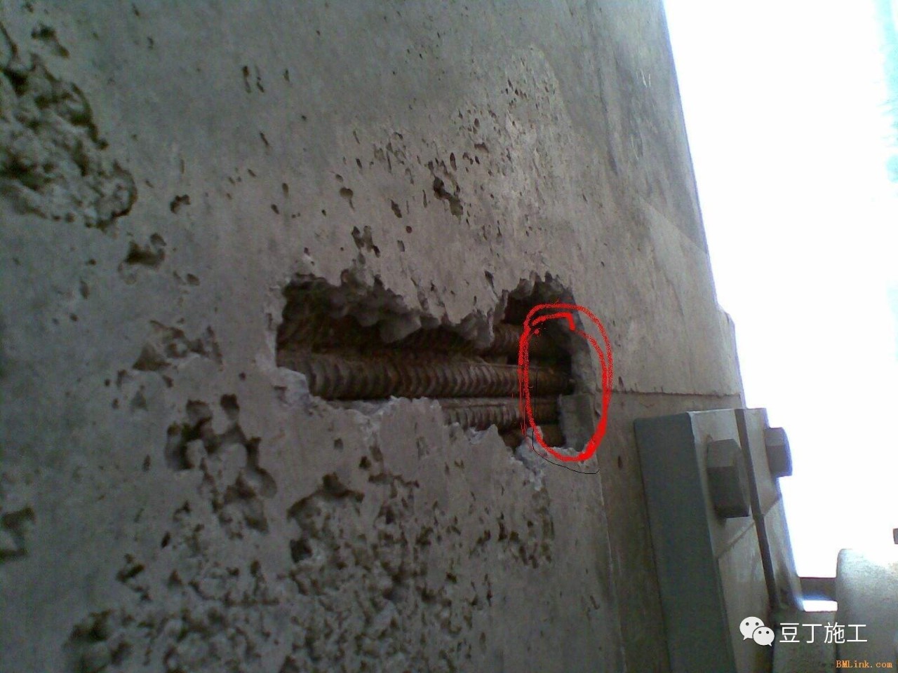 墙体空鼓注浆专项施工方案,屋面漏水注浆维修的标准施工方案