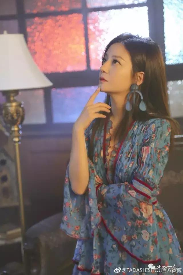 赵薇穿搭夏装,女人学赵薇穿衣搭配