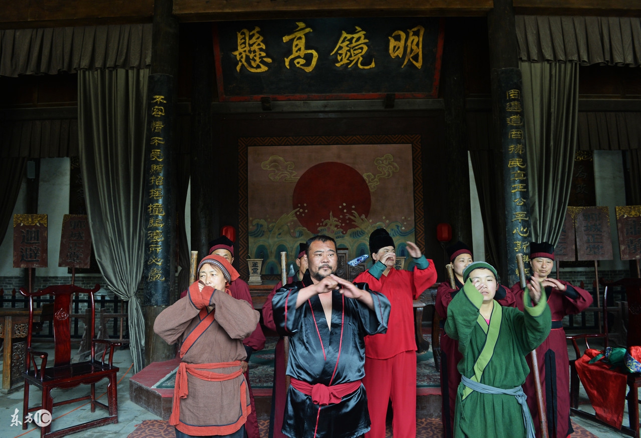 统领执意挽留师傅巧言推托终究胳膊拧不过大腿