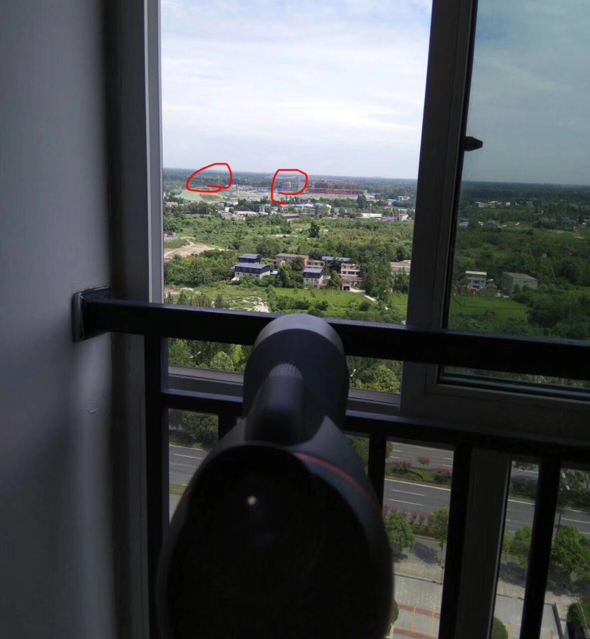 新研发一款观鸟镜，6公里外看车牌号