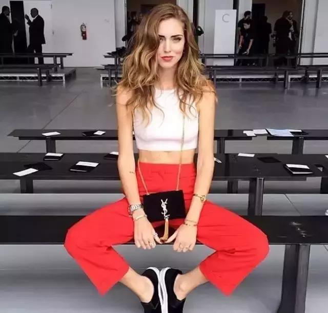 月薪5000买大牌包,月薪5k为什么买1w的包