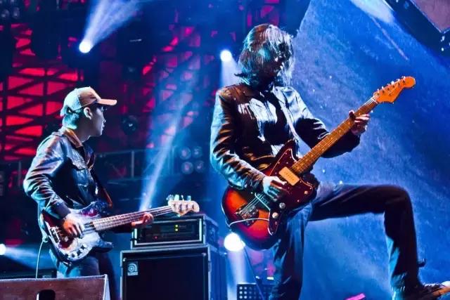 谢天笑做独特的自己,谢天笑消失在黑夜里