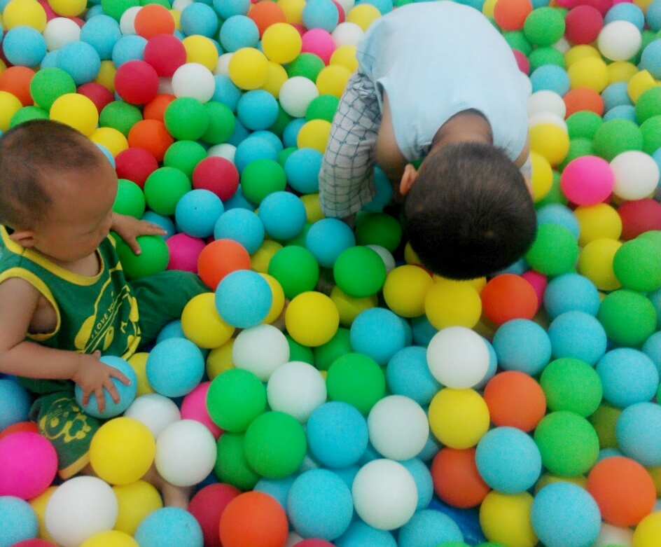 宝宝饿了吃衣服哭了,儿子饿了大哭丈夫不让喂奶