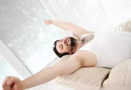 白头发会扯一根长十根吗,白头发真的会拔一根长十根吗