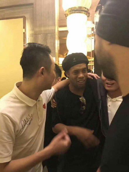 小罗跟科比介绍梅西,科比说的小罗是谁