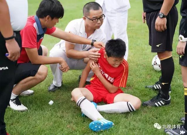 点球决战，*疆新**夺冠！北京晚报百队杯城际赛落幕，孩子们汗洒赛场