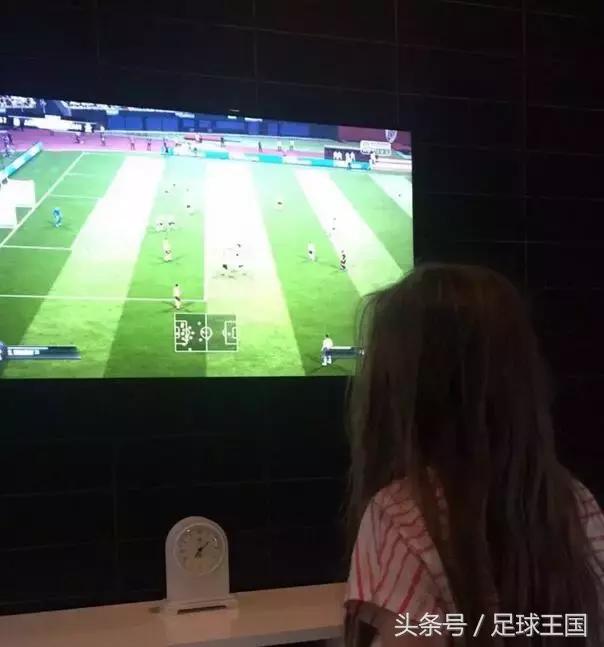 兄弟遇到一个很喜欢的女生,兄弟遇到喜欢的女生怎么办