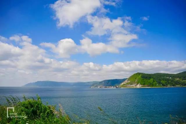 她单枪匹马从杭州出发，开着开着到了非洲腹地