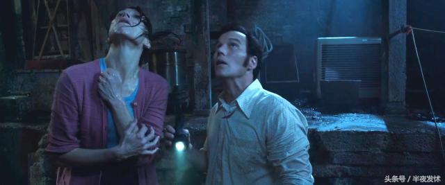 图解电影《招魂2》｜恶鬼折磨萝莉的一百种方法，被吓到漏尿