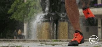 足球教学4种花式实用过人,新手必学的足球花式动作