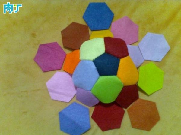 毛绒足球手工制作,不织布足球的做法图片