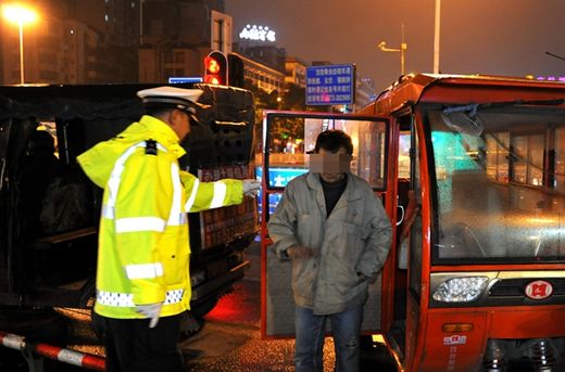 柳州运管查非法营运,柳州严查电动三轮车