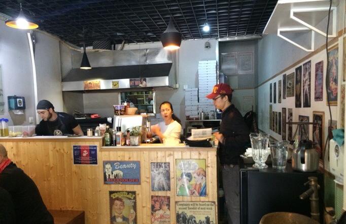 每个饥寒交迫的晚上，一块披萨就能让我荡漾