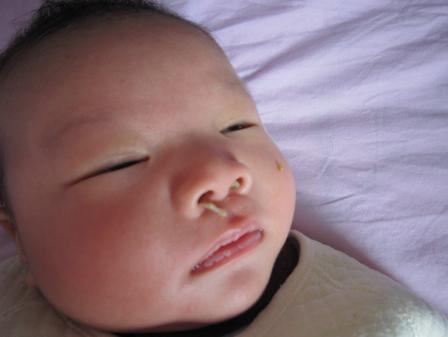 新生儿的鼻屎怎么处理,新生儿鼻屎怎么解决最有效