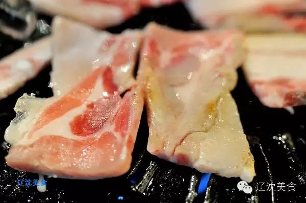 山东小伙创建了”烧+烤“新模式，玩活沈阳长白社区小餐饮