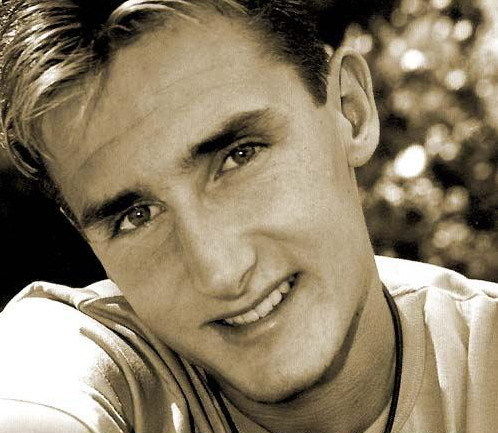 他瓦匠出生，天赋被大罗完爆，却靠伟大人品登顶世界杯第一人