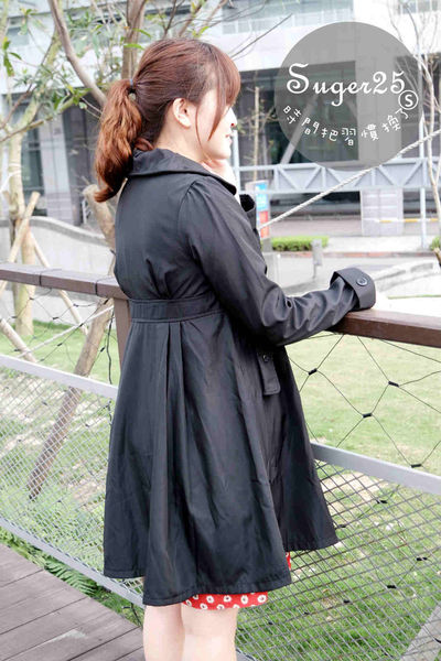 抢眼红色系碎花洋装+苏格兰红格裙,显瘦早春穿搭!