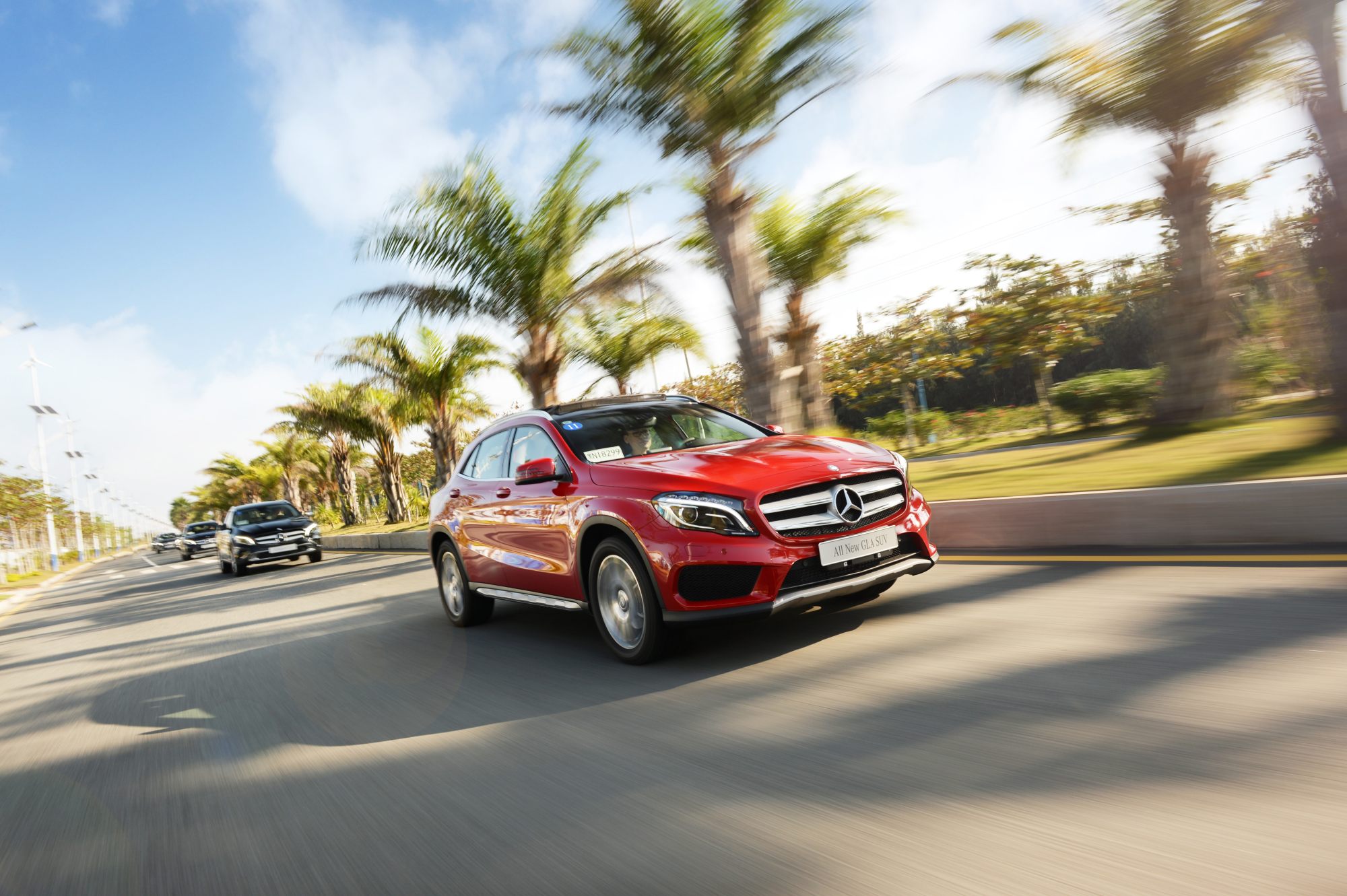 奔驰gla2002020款车长宽高,奔驰gla200身高1米85可以开吗