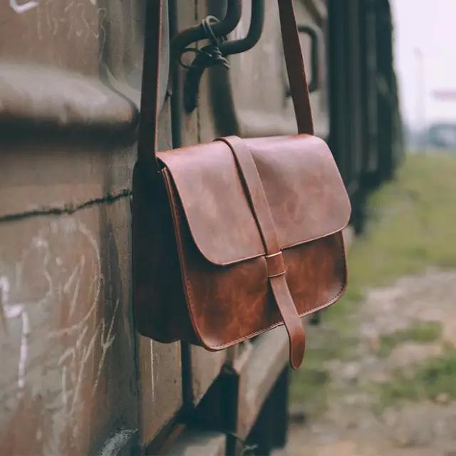 磨砂皮和疯马皮的区别,疯马皮皮料是啥