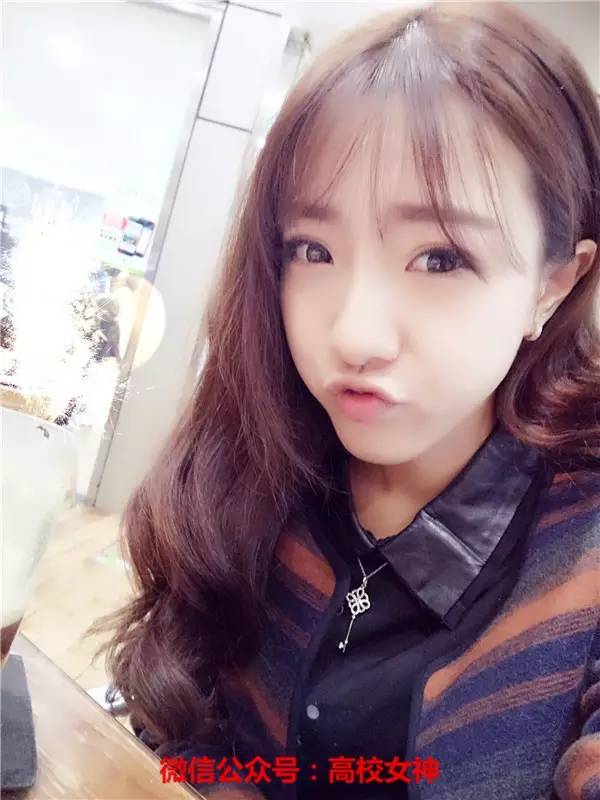 深圳大学女神颜灵兰，七朵组合的高颜值妹子，怎么火不起来？