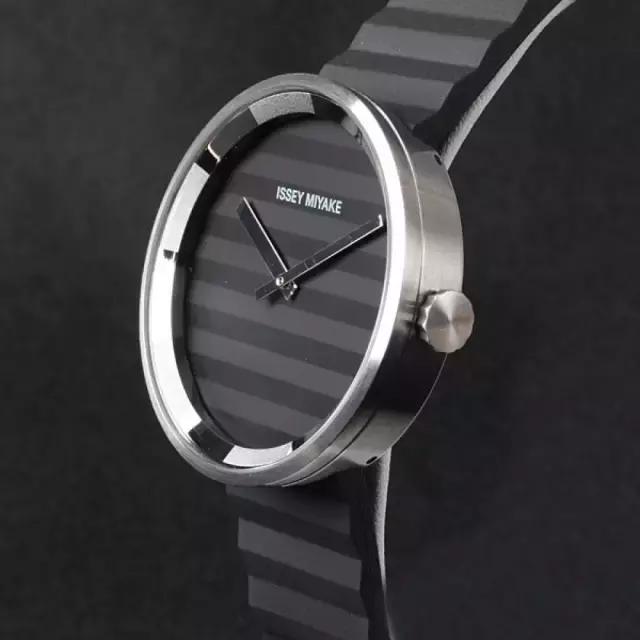 好看又百搭的卡西欧,阿玛尼好还是卡西欧好