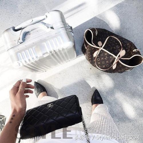 明星机场行李箱颜色,明星出门必备的行李包