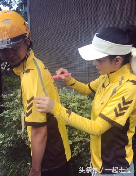 张馨予化身美团最美送餐员，网友：以后就只在美团外卖点餐了