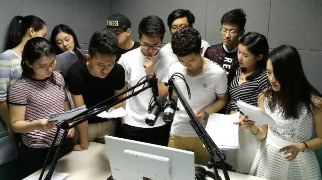 中传表演考官视频,中传播音考试流程