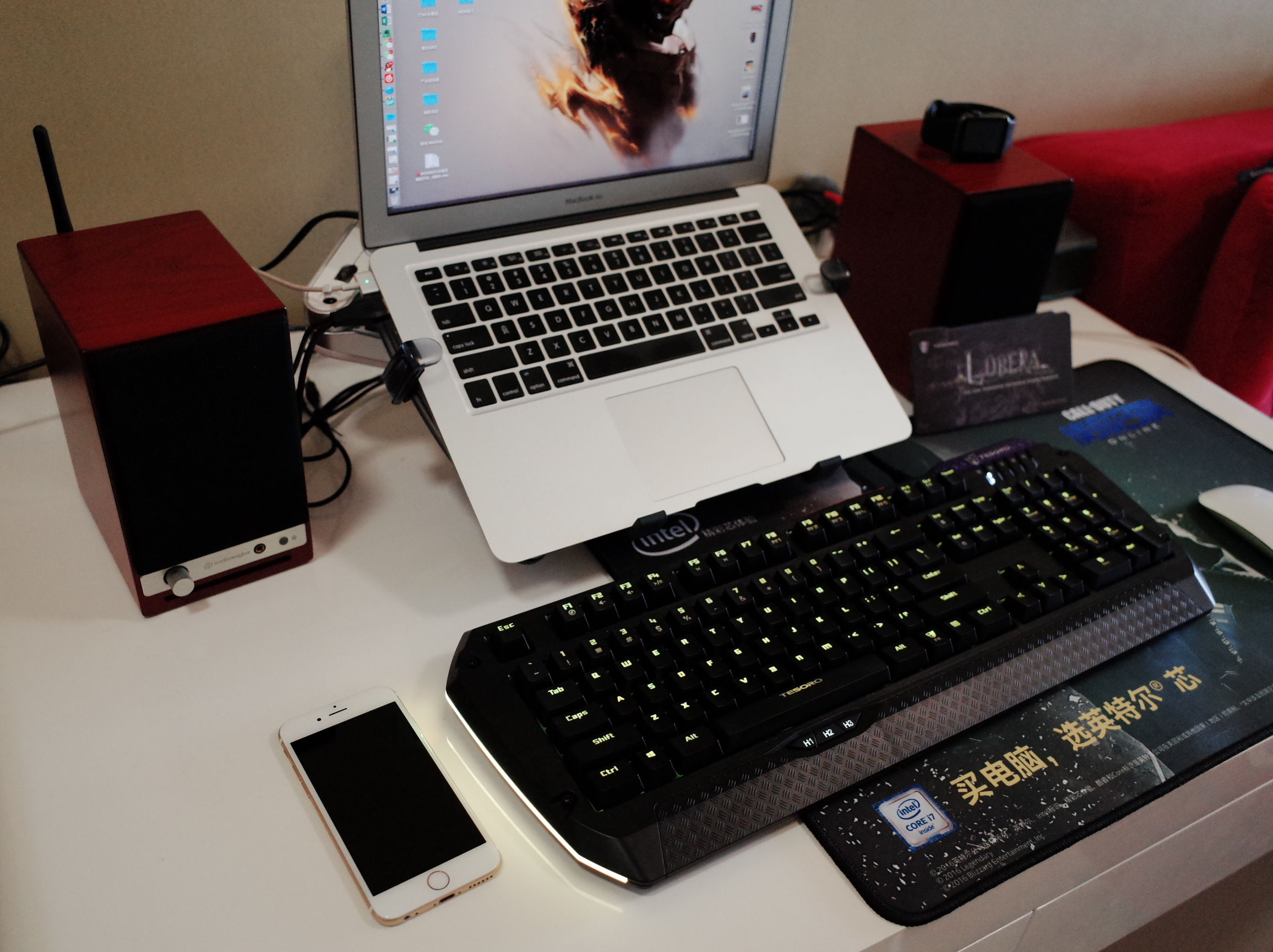 在屋里打乒乓球,在房间打乒乓球