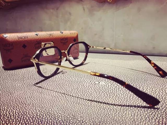 井柏然同款眼镜框,一日一物合集