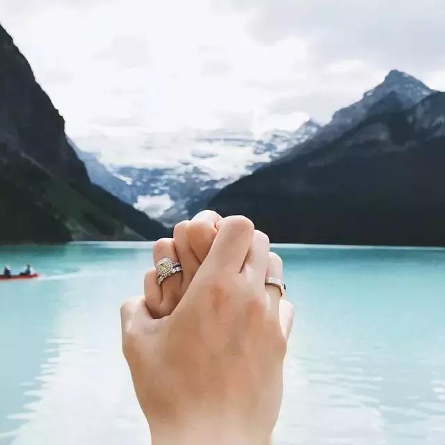 他的朋友圈里都是她,你的朋友圈全是她的照片