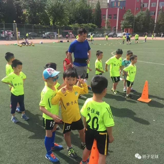 当你有一个爱跳舞的老爸,一个热爱足球的爸爸特点