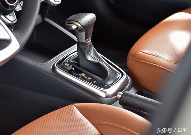 起亚k2跟起亚kxcross的区别,起亚kxcross比k2怎样