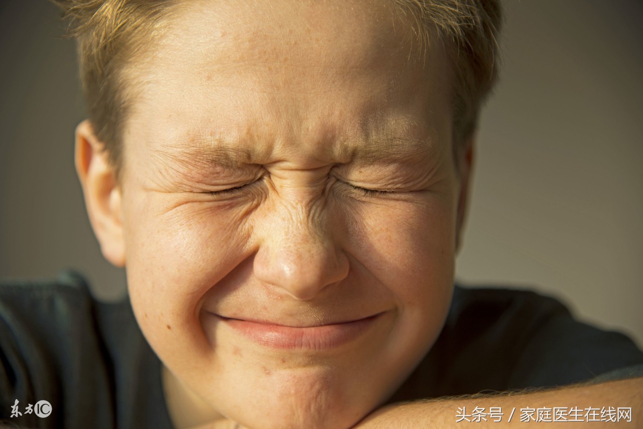 左边脸上长痘痘是什么原因引起的,为什么脸上老是长痘痘要怎么办