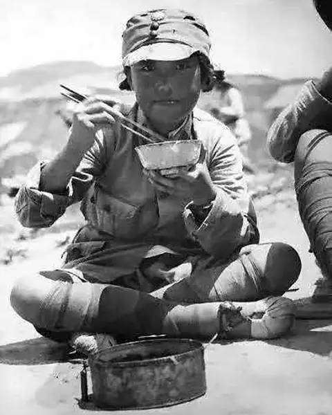 最美抗战女兵,抗战老女兵霸气眼神