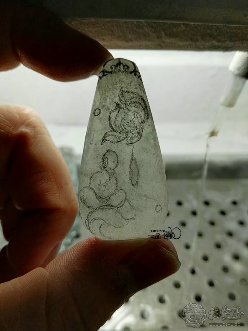 翡翠玉雕雕刻过程,用心去雕刻