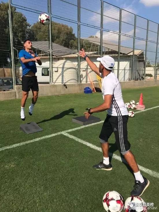 世界杯预选赛武磊单刀gif,大雷和武磊