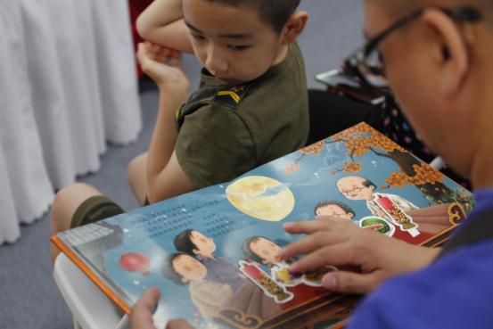 读团圆故事品传统文化:《中秋节》新书在京发布