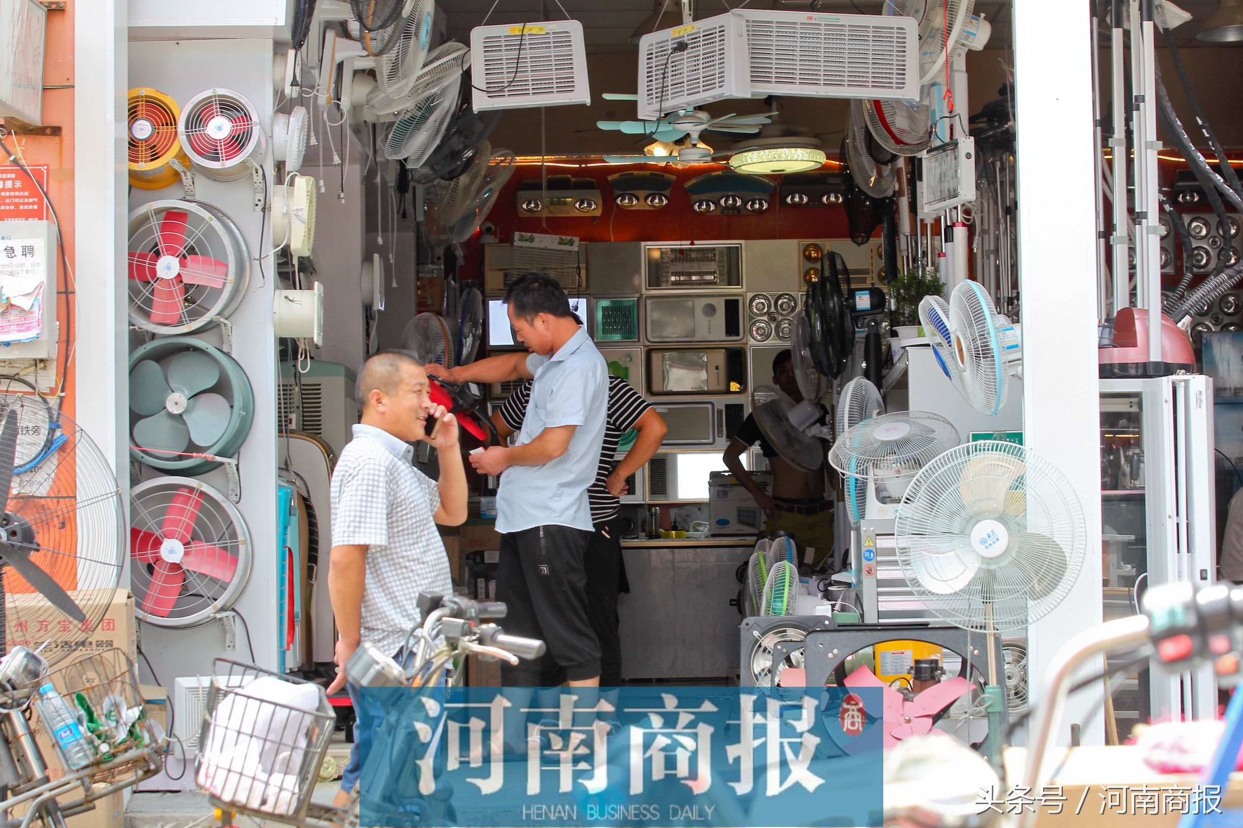 传统小家电行业市场竞争格局,传统家电零售行业现状