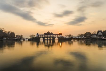 岁月静好浅笑安然的寓意,岁月静好浅笑安然