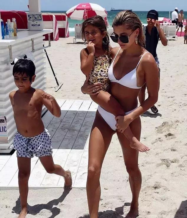 全世界的beach，究竟哪一个美女最多，哪一个又最爱裸游？