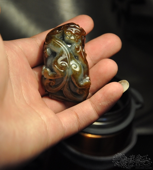 翡翠玉雕雕刻过程,用心去雕刻