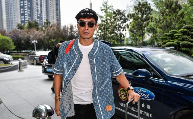 国足训练服五彩斑斓,国足世预赛12强训练